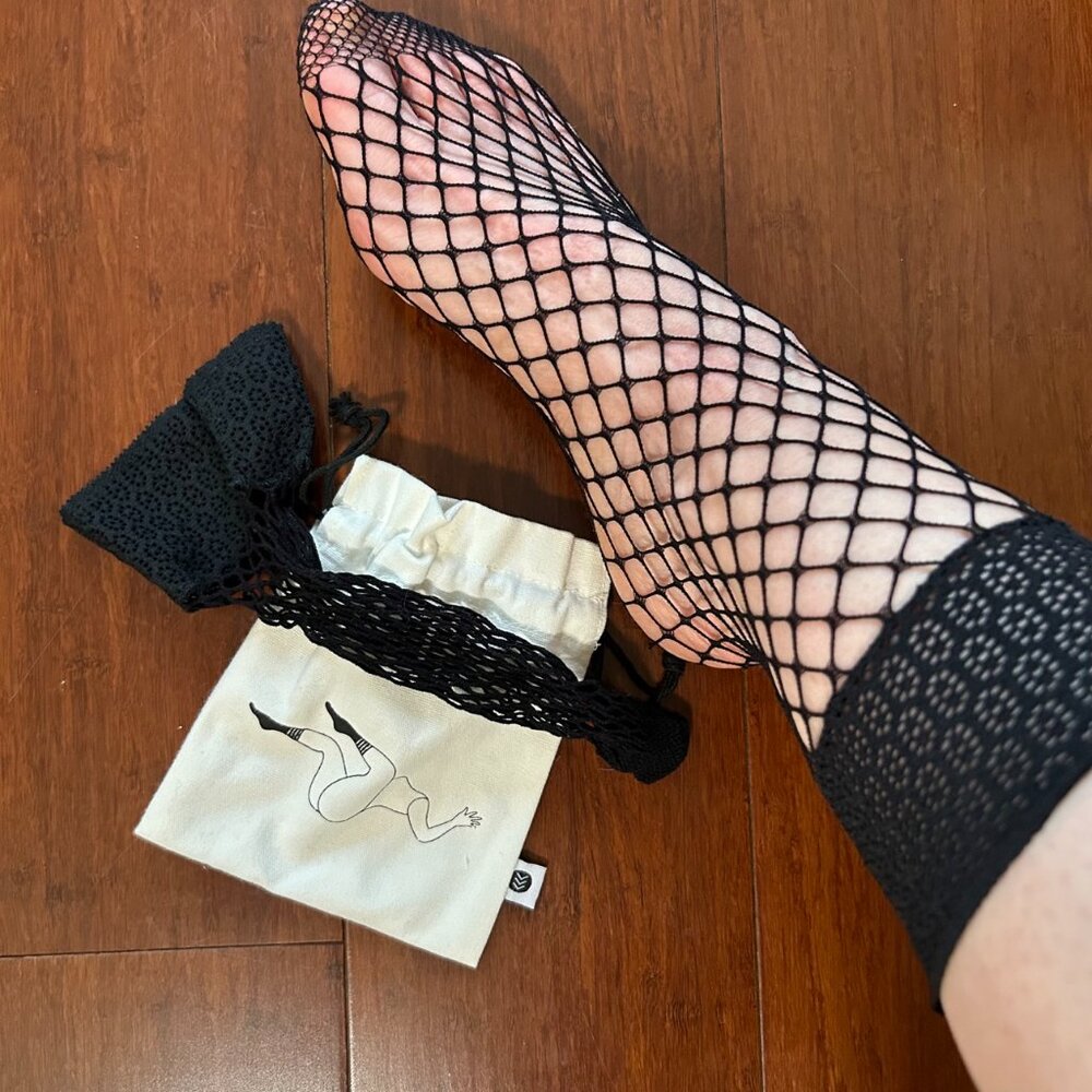 3 pares of decorative socks // size 6.5 - 7.5 // NEW